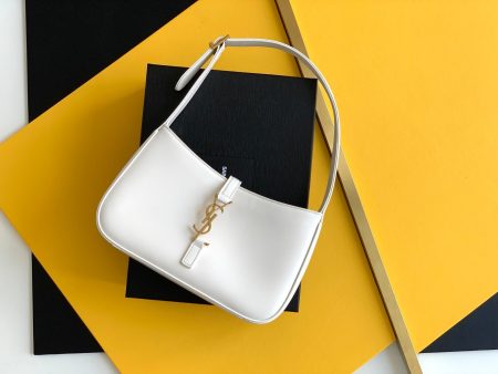 Yves Saint Laurent LE 5  7 Hobo Bag White Material For Sale